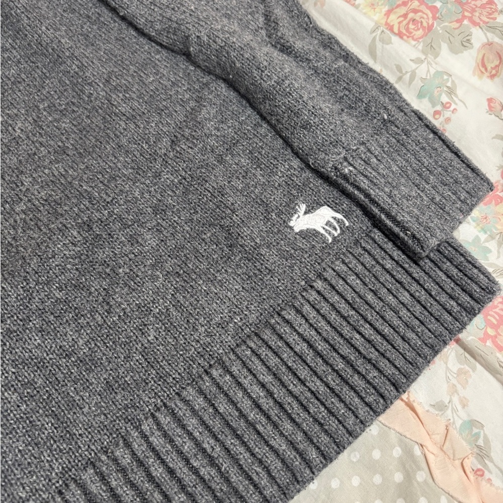 BUNDLE| 3 sweaters - Picture 10 of 10